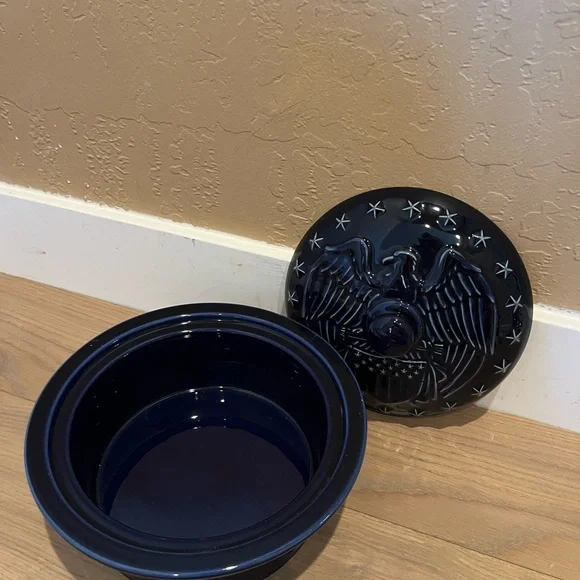 Longaberger navy Pottery 1 1/2 quart with Lid Patriotic Design - Picture 4 of 11